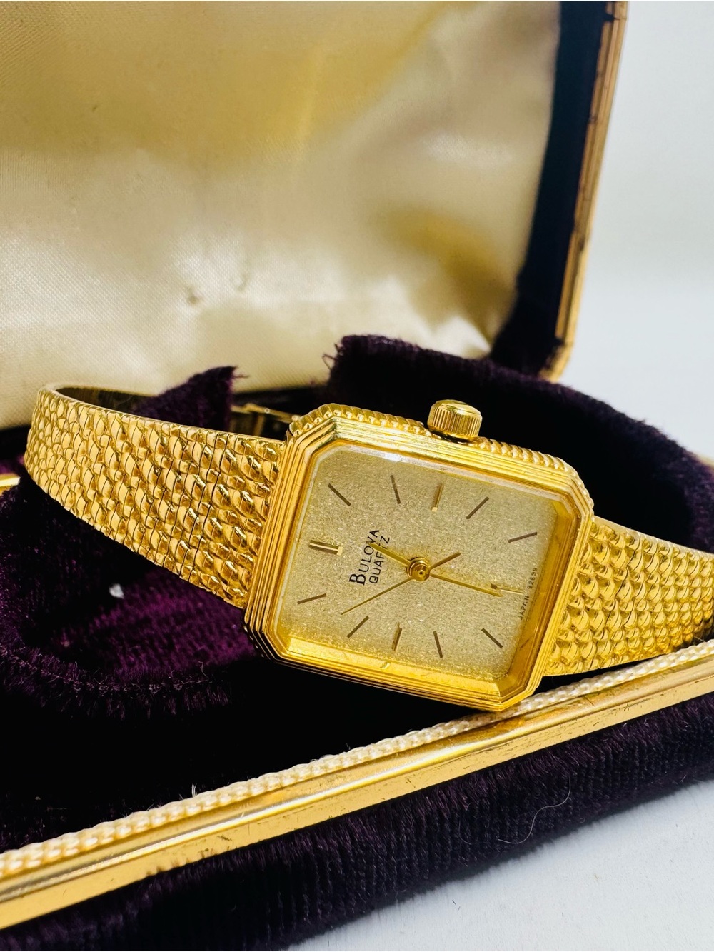 Bulova Vintage Women's Gold-Tone Quartz Dress Watch - Picture 2 of 13